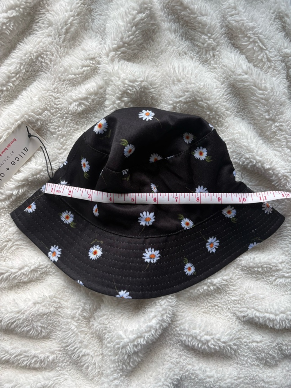 Alice + Olivia Black Reversible Bucket Hat with White Daisy Print - Picture 7 of 9